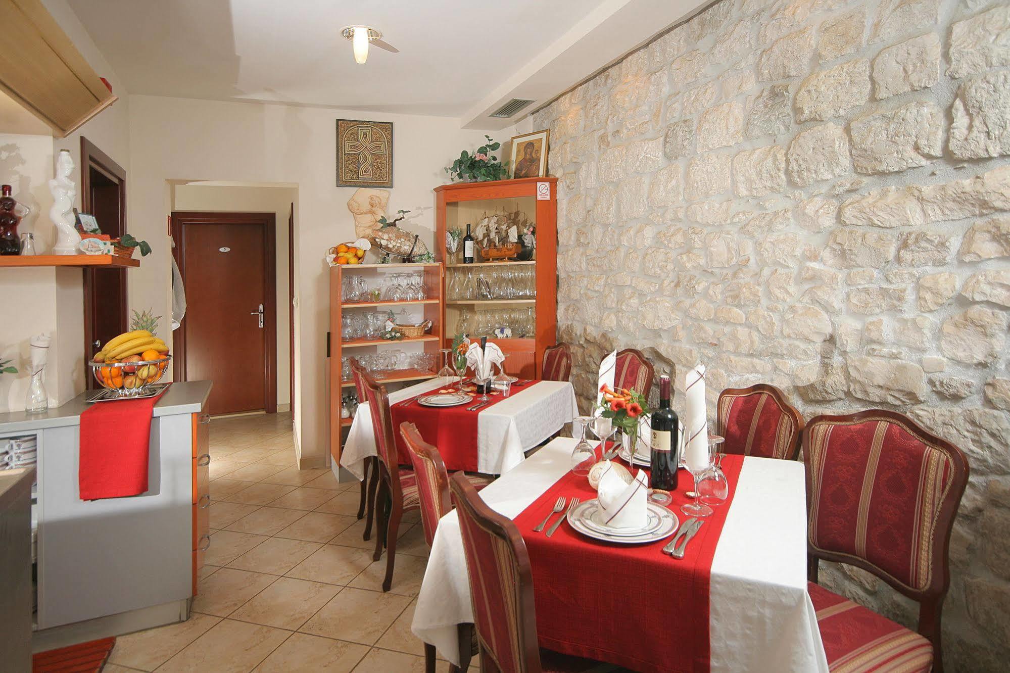 Hotel Trogir 3*